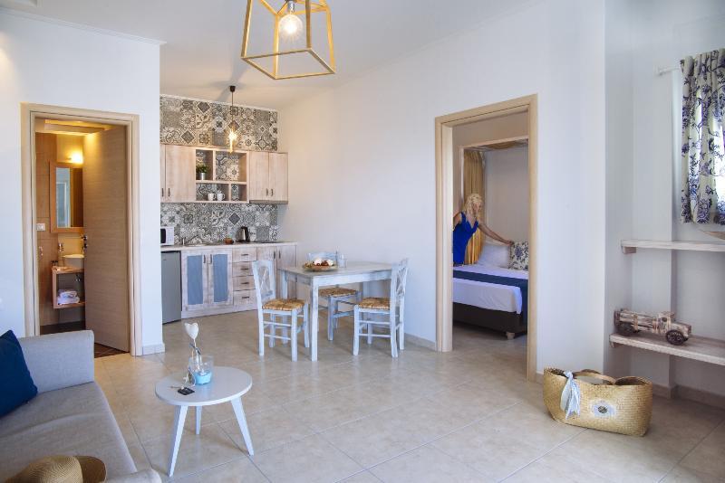 Aelia Apartments & Suites Livadi  Extérieur photo